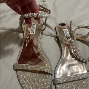 Badgley Mischka Sparkling Sandals with Pearl Details - Silver